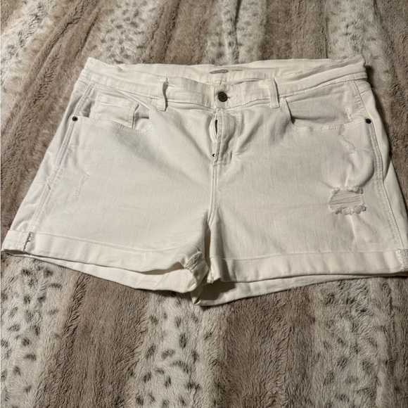 Old Navy White Distressed Denim Boyfriend Shorts - Picture 2 of 9